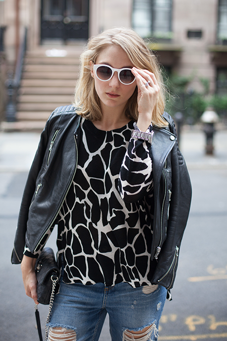 UPCLOSE-GIRAFFE-SUNGLASSES